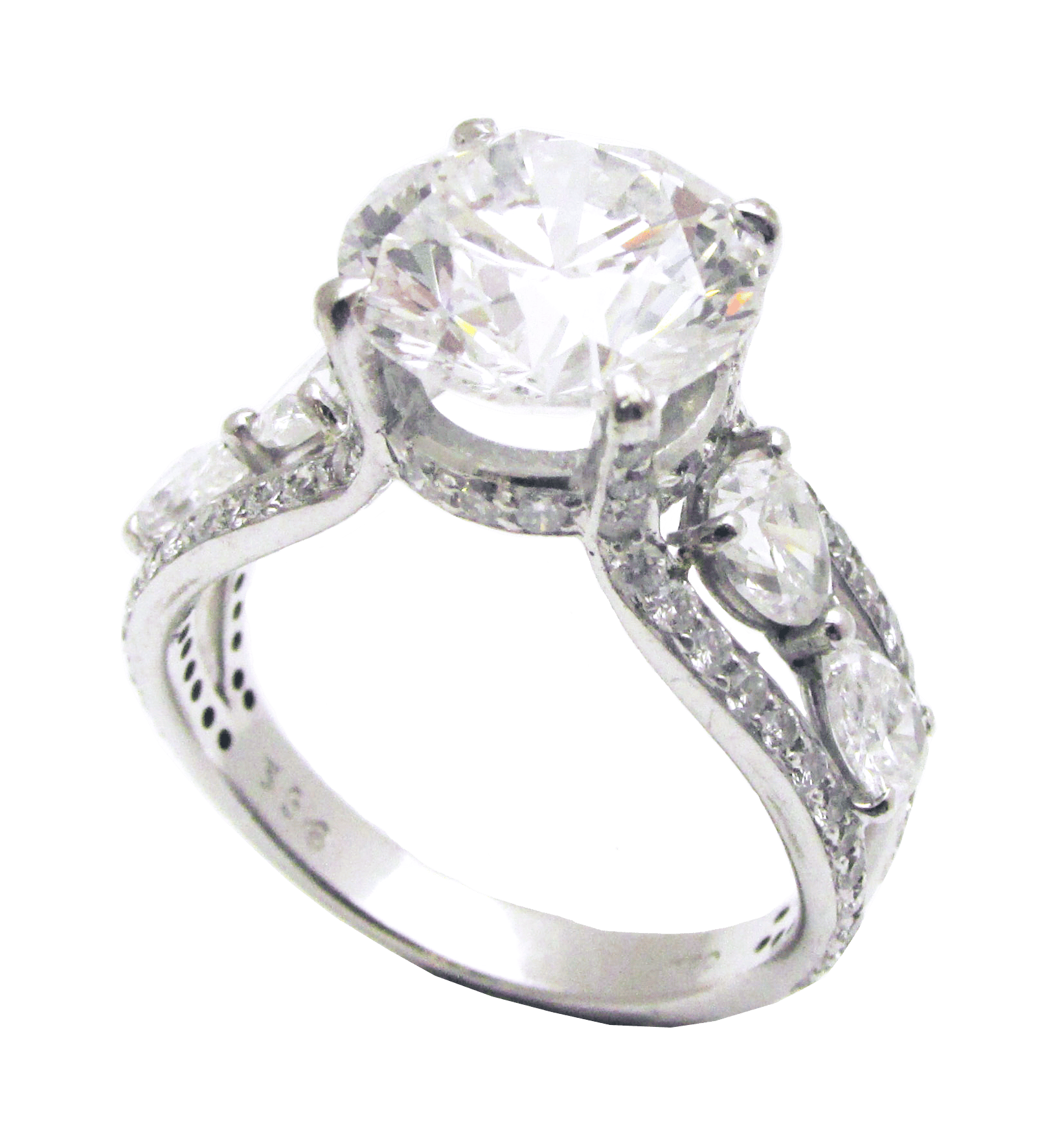 Royal Fancy Flawless and intense Diamond Ring Suite By Hatta