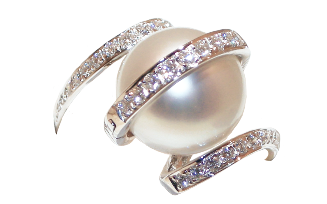 Royal Conch Pearl and Diamond Ring