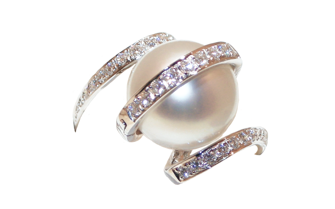 Royal Conch Pearl and Diamond Ring by Hatta