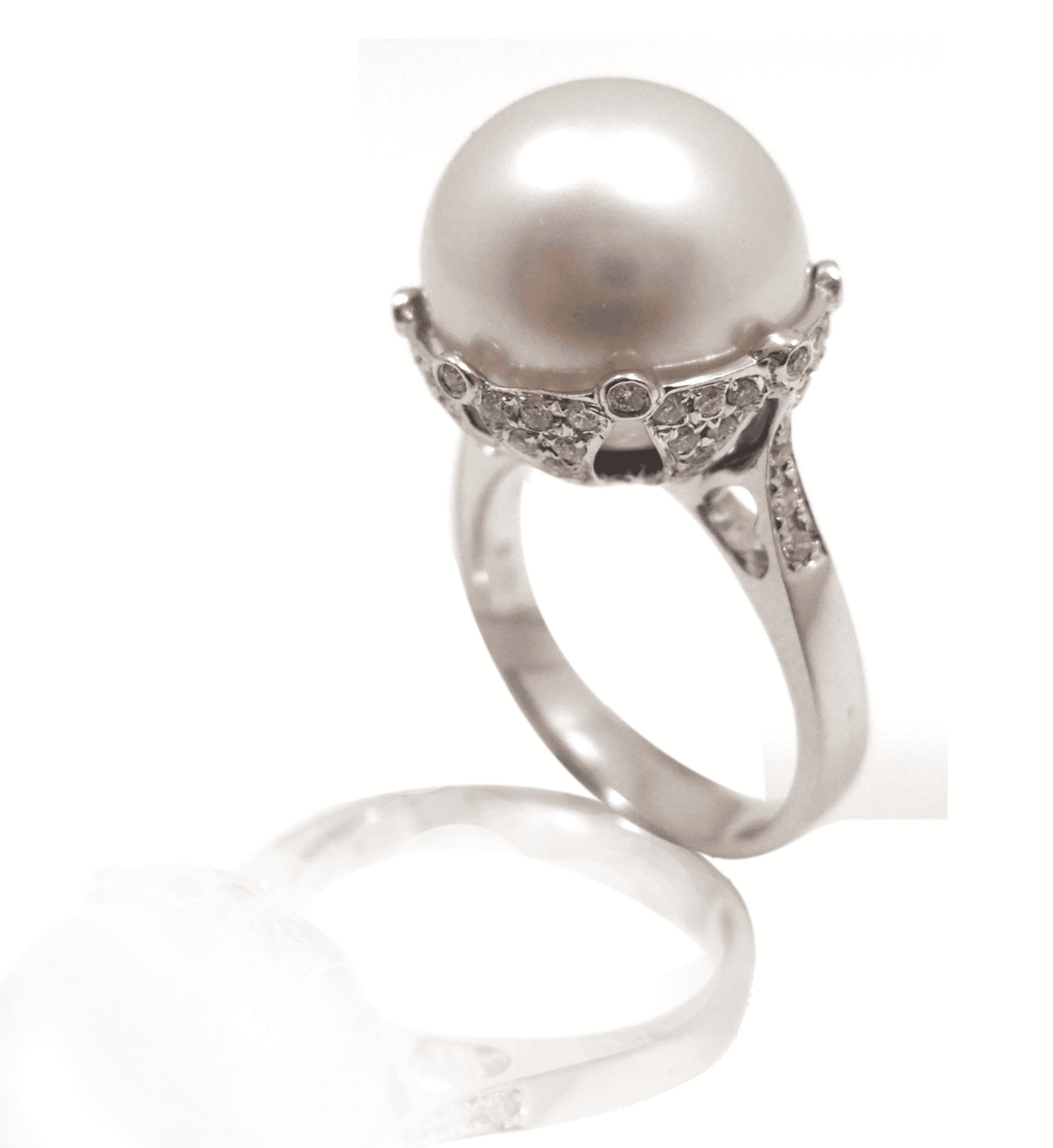 White South Sea Pearl and Diamond Suite