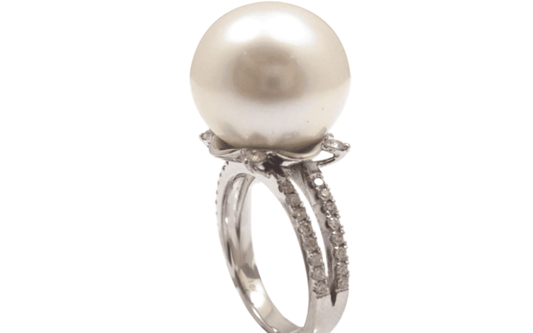 White South Sea Pearl and Diamond Suite