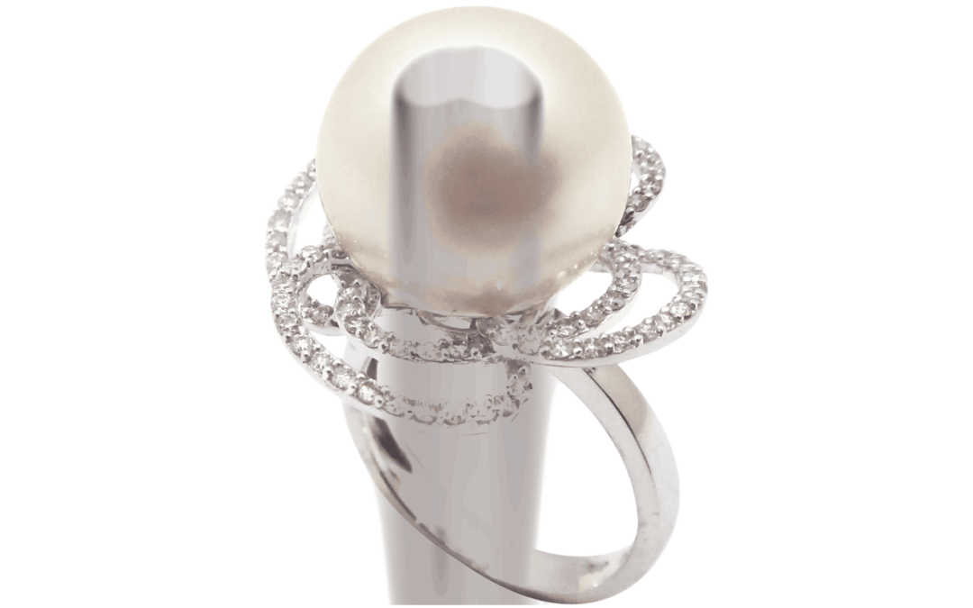 White South Sea Pearl and Diamond Suite
