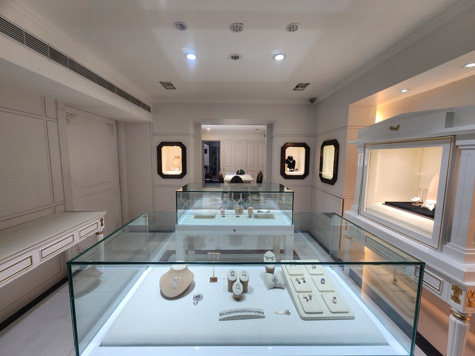 Hatta New World boutique interior, jewellery displays